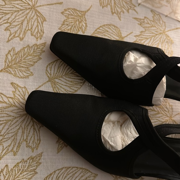 Stuart Weitzman Balck Heels Size 7.5 - Picture 9 of 9